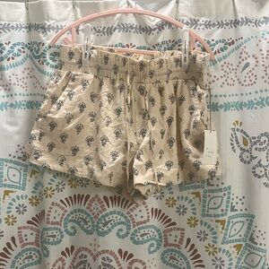 Universal thread linen shorts